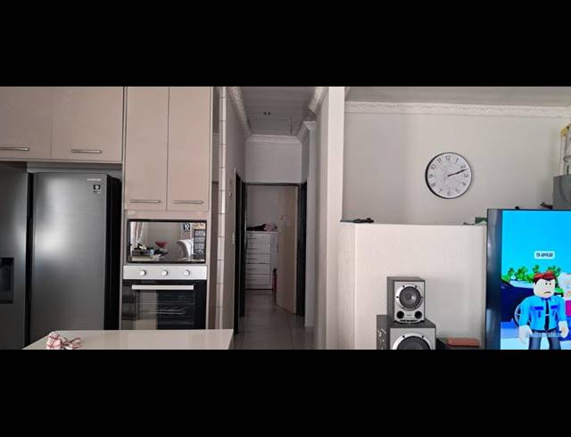 5 BEDROOM HOUSE FOR SALE IN MEADOWLANDS